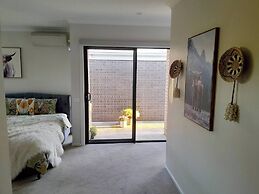 Modern Seaside Boho Incl Breakfast