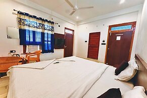 Hotel Aparna Palace