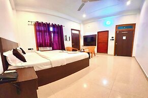 Hotel Aparna Palace