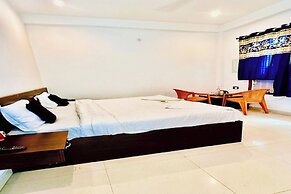 Hotel Aparna Palace