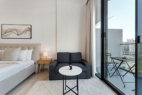Chic Studio Cinema & Game Room in Arjan