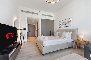 Chic Studio Cinema & Game Room in Arjan