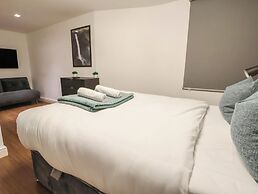Central Vista Retreat