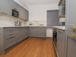 Ravenswood Penthouse