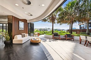 Chic 1-bedroom Apartment With Pool