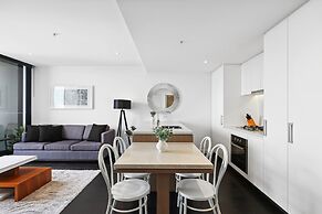 Chic 1-bedroom Apartment With Pool