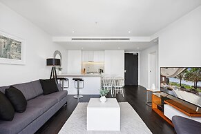 Chic 1-bedroom Apartment With Pool
