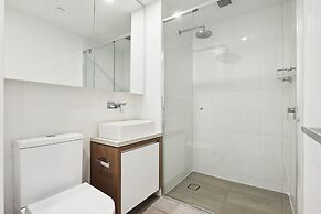 Chic 1-bedroom Apartment With Pool