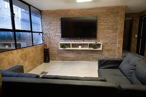 5 Bedroom - 1 Block from Lleras - P2