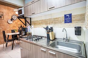 5 Bedroom - 1 Block from Lleras - P2