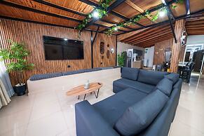 6br penthouse 1 block lleras park