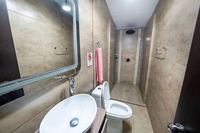 6br penthouse 1 block lleras park