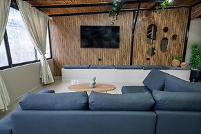 6br penthouse 1 block lleras park