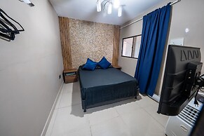 6br penthouse 1 block lleras park