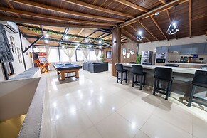 6br penthouse 1 block lleras park