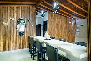 6br penthouse 1 block lleras park