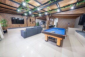 6br penthouse 1 block lleras park