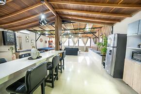 6br penthouse 1 block lleras park