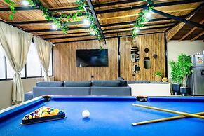6br penthouse 1 block lleras park