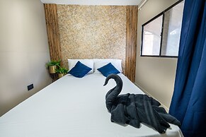6br penthouse 1 block lleras park