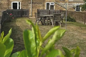 2 Bed - Work - Holiday - Pets Welcome - Parking