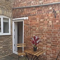 2 Bed - Work - Holiday - Pets Welcome - Parking
