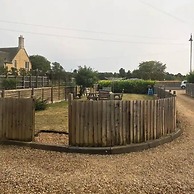 2 Bed - Work - Holiday - Pets Welcome - Parking