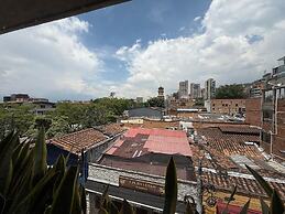 3BR  w Arcade 1 Block from Lleras Park