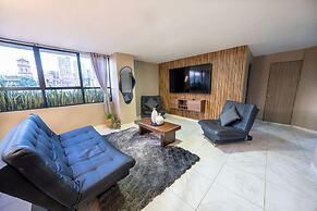 3BR  w Arcade 1 Block from Lleras Park