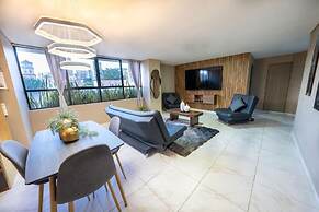 3BR  w Arcade 1 Block from Lleras Park
