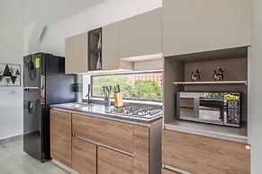2BR w Pool Table 1 Block from Lleras