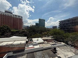 2BR w Pool Table 1 Block from Lleras