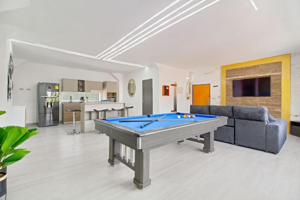 2BR w Pool Table 1 Block from Lleras