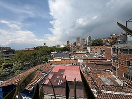 2BR w Pool Table 1 Block from Lleras