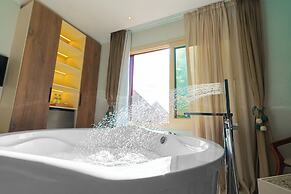 Aura Pyramids Boutique Hotel