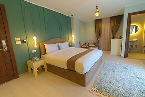 Aura Pyramids Boutique Hotel
