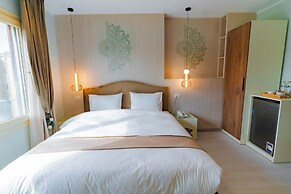 Aura Pyramids Boutique Hotel