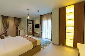 Aura Pyramids Boutique Hotel