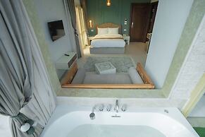 Aura Pyramids Boutique Hotel