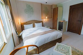 Aura Pyramids Boutique Hotel