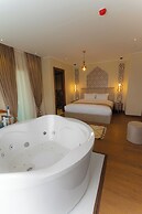Aura Pyramids Boutique Hotel