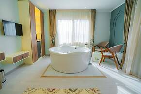 Aura Pyramids Boutique Hotel