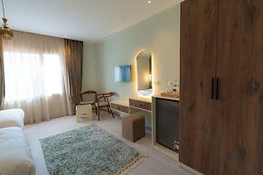 Aura Pyramids Boutique Hotel