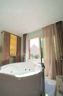 Aura Pyramids Boutique Hotel