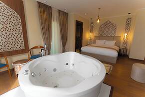 Aura Pyramids Boutique Hotel