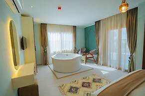 Aura Pyramids Boutique Hotel