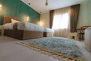 Aura Pyramids Boutique Hotel