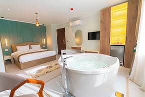 Aura Pyramids Boutique Hotel