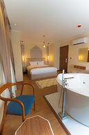 Aura Pyramids Boutique Hotel