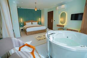 Aura Pyramids Boutique Hotel